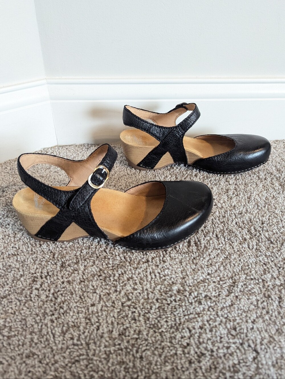 Dansko Tiffani Black Leather Wood Wedge Sandal sz 40